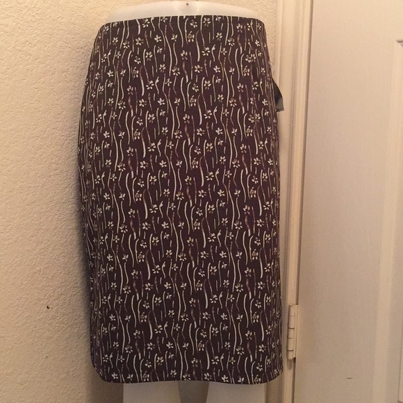Access Flower Pencils Skirt - Picture 2 of 6